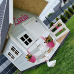 Domek dziecięcy w jasnoszarym odcieniu