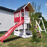 Czerwony domek na podeście Jordanów