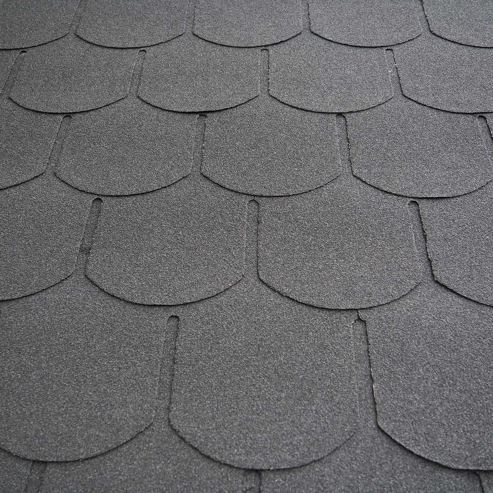 drewniany-domek-dla-dzieci-dach gont na drewniany domek ogrodowy dla dzieci