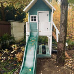 Zielony domek ogrodowy z zieloną zjeżdżalnią Nowy Targ