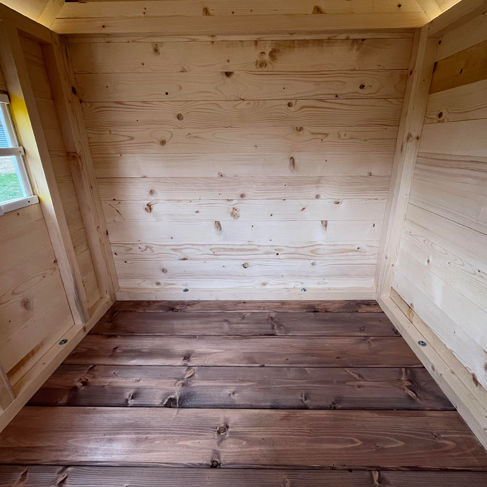 drewniany-domek-dzieciecy-wnetrze